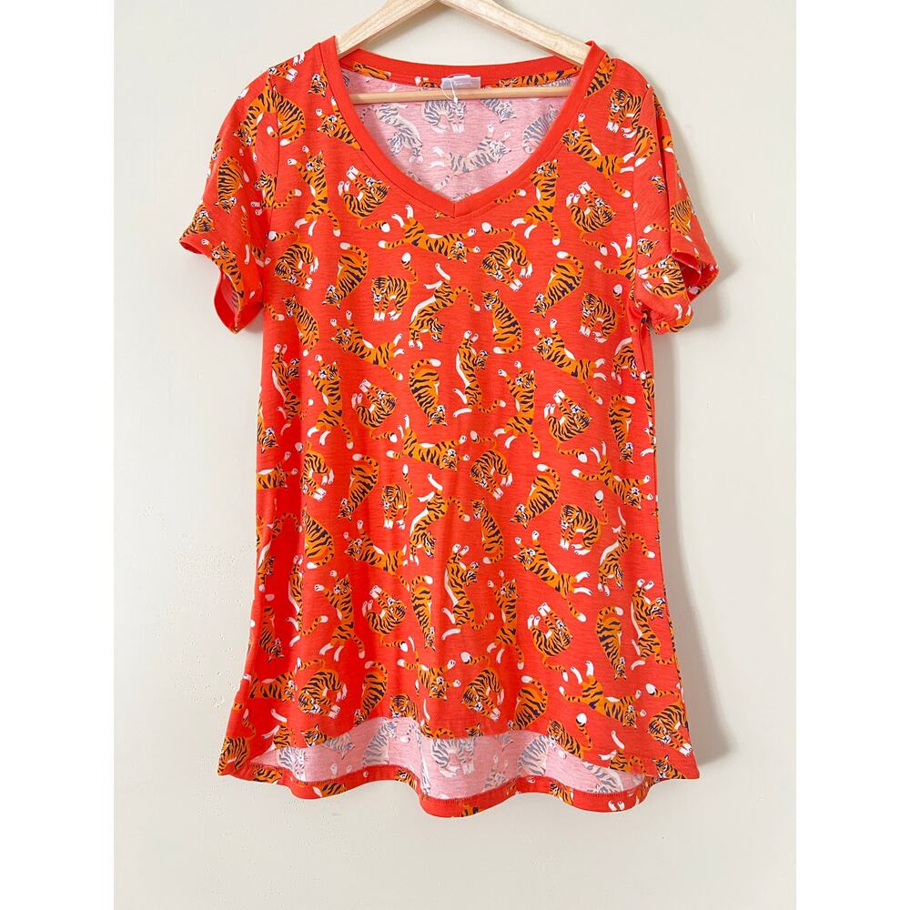 Tiger T-shirt Large V-Neck Orange Short Sleeves LuLaroe tee Football Game Day